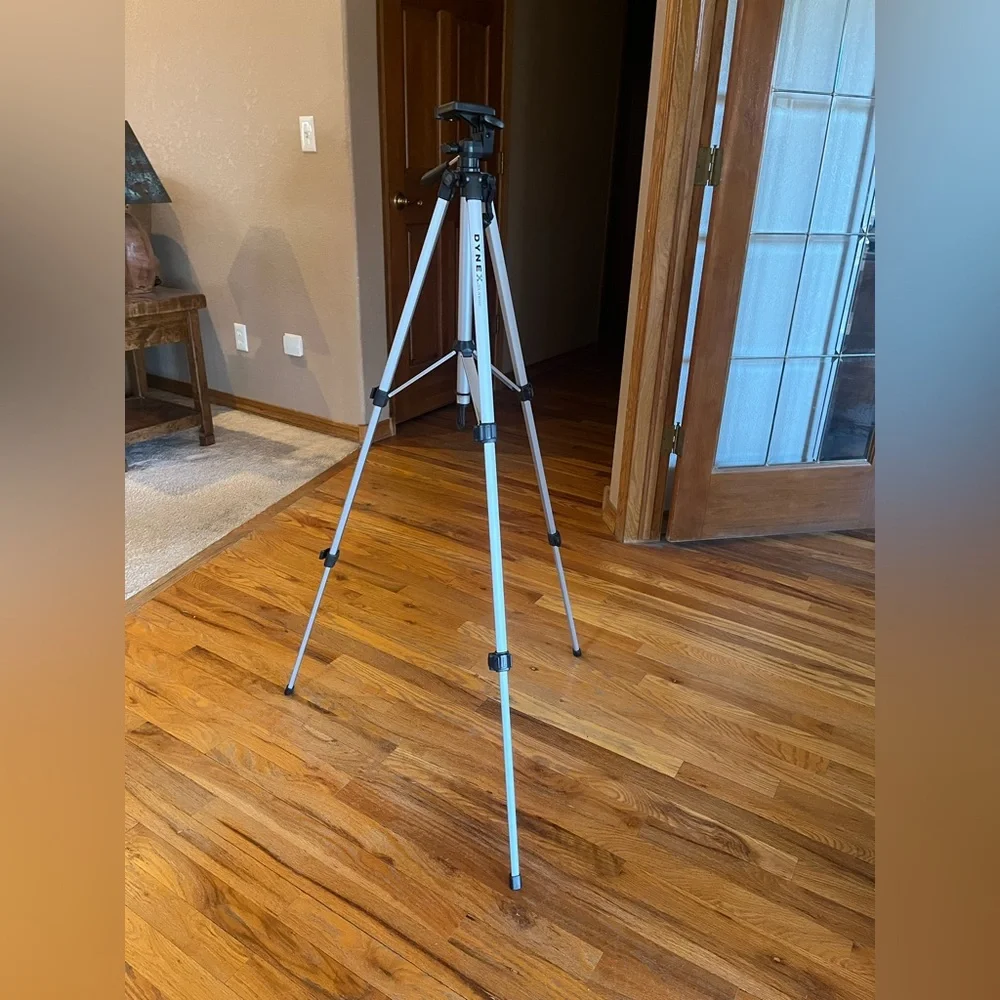 Dynex lightweight tripod